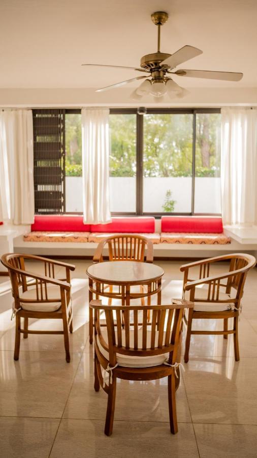 Villa Angelou - Sunlit Beach Getaway With Pool And Wifi Belle Mare Eksteriør billede