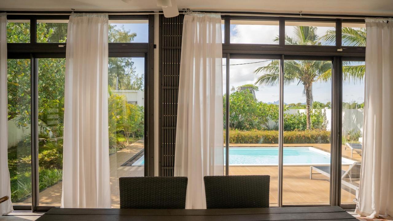 Villa Angelou - Sunlit Beach Getaway With Pool And Wifi Belle Mare Eksteriør billede