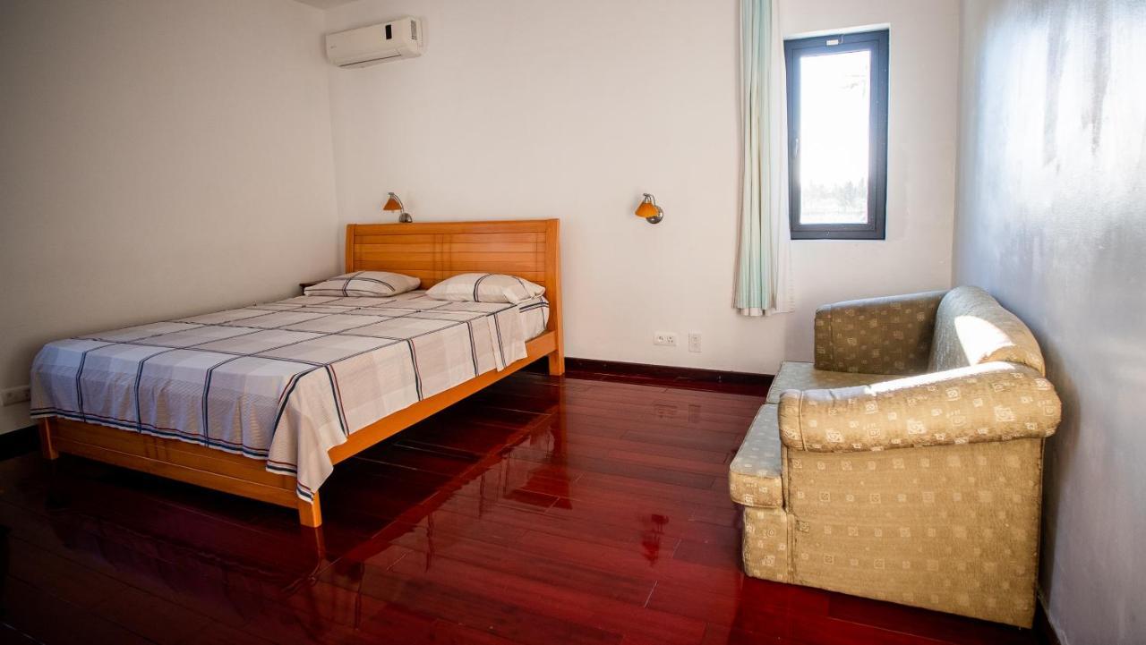 Villa Angelou - Sunlit Beach Getaway With Pool And Wifi Belle Mare Eksteriør billede